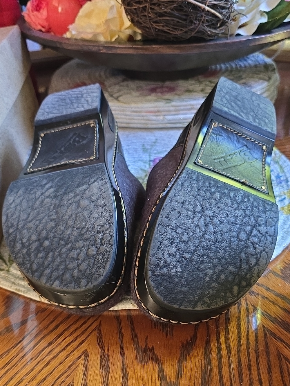 Women’s Casual Felt Slip-On Clog in Dark Gray - Picture 3 of 8